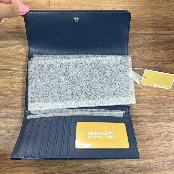 MICHAEL KORS Jet Set Travel Large Navy Blue Chevron Trifold Wallet NWT - Picture 10 of 13